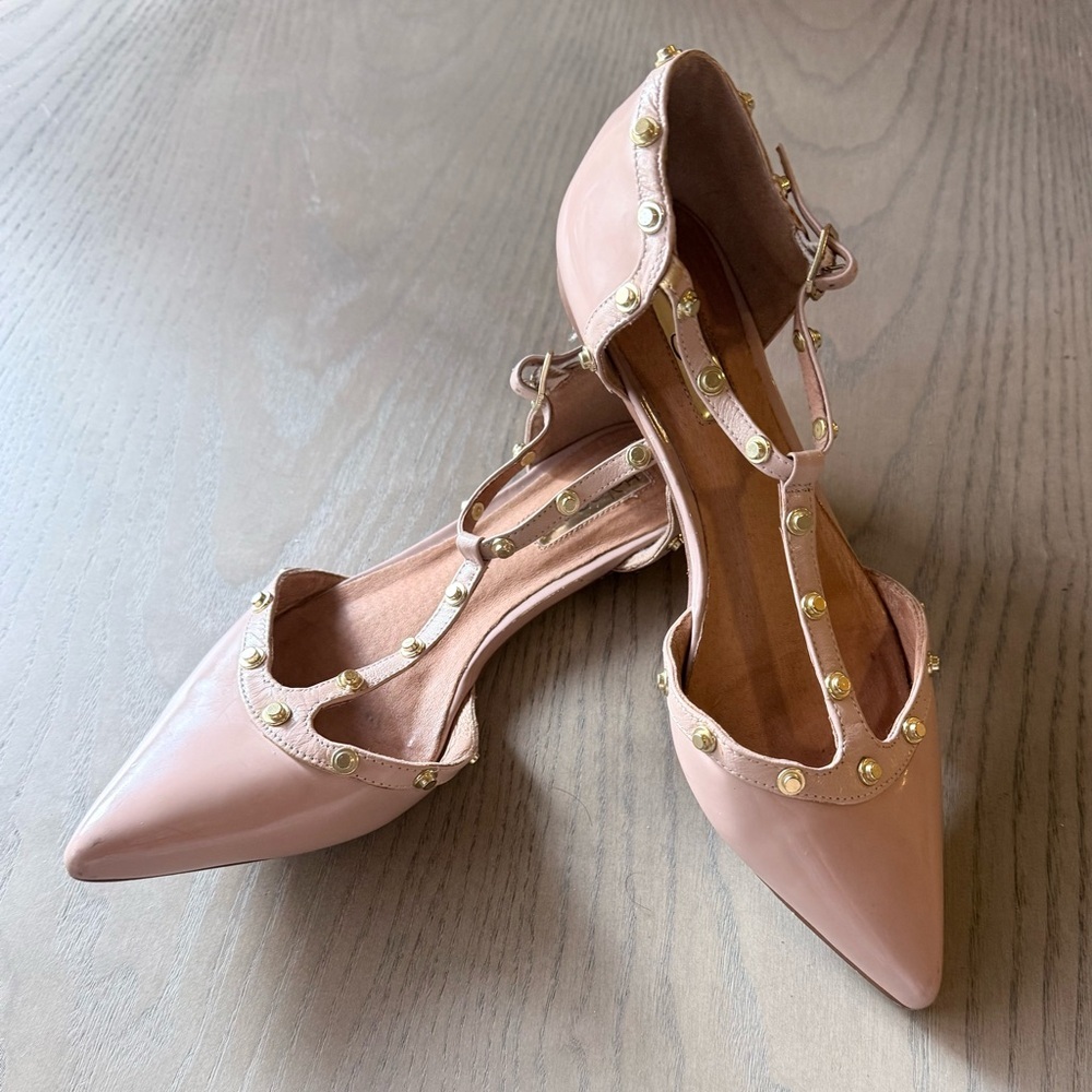 Halogen Olsen Pointed Toe T-Strap Flats – Beige – Size 6.5